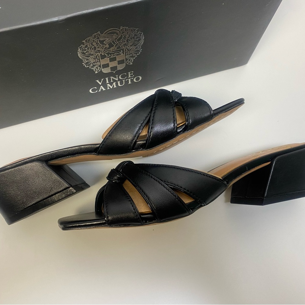 Vince Camuto Women's Sz 5 1/2M VC-Selaries Block Heel Sandal Heeled Black